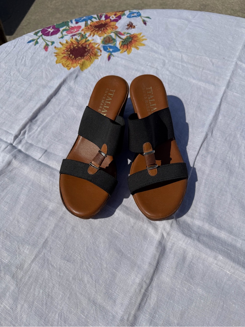 Italian Shoemakers Black and Brown Elastic Slide Sandals
